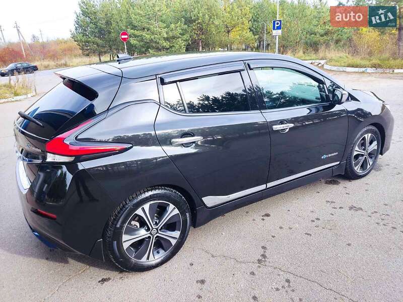 Хэтчбек Nissan Leaf 2018 в Золочеве