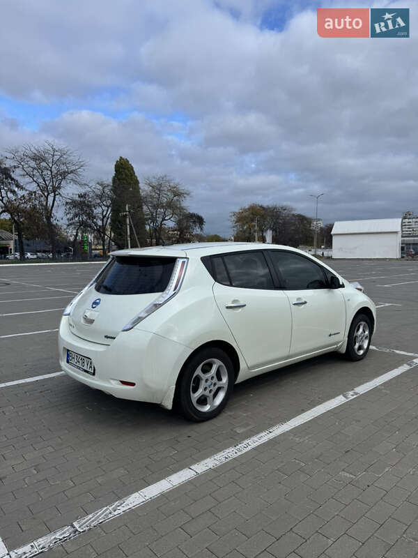 Хэтчбек Nissan Leaf 2012 в Одессе