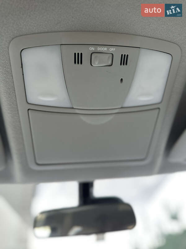 Хэтчбек Nissan Leaf 2012 в Золочеве фото 11 Хэтчбек Nissan Leaf 2012 в Золочеве