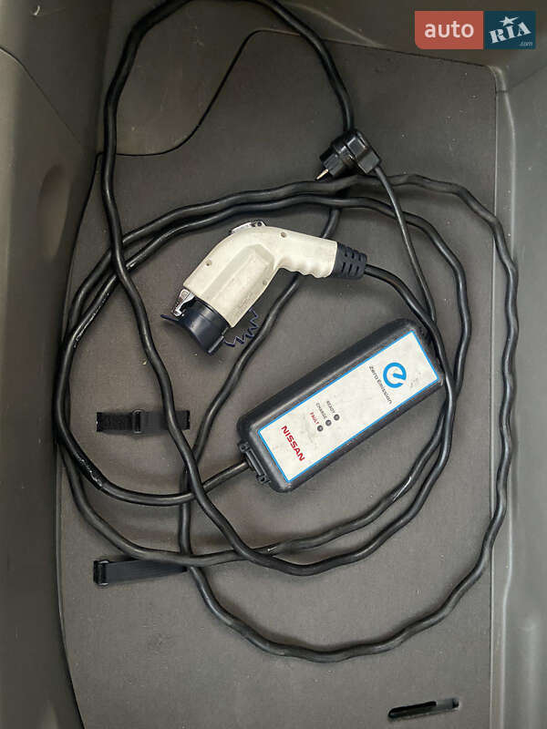 Хэтчбек Nissan Leaf 2012 в Золочеве фото 22 Хэтчбек Nissan Leaf 2012 в Золочеве