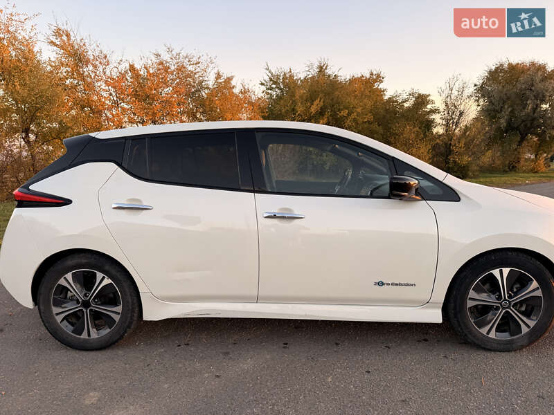 Хэтчбек Nissan Leaf 2018 в Черновцах