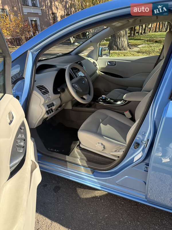 Хэтчбек Nissan Leaf 2012 в Калуше