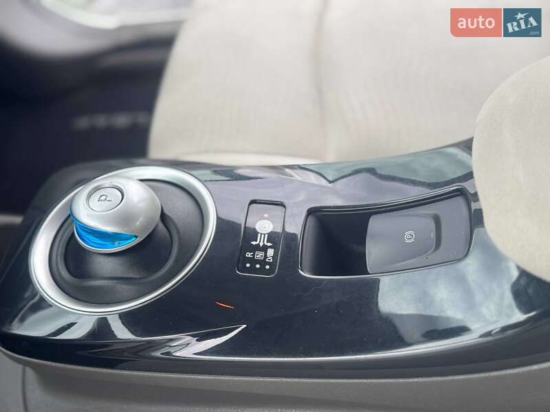 Хэтчбек Nissan Leaf 2013 в Львове