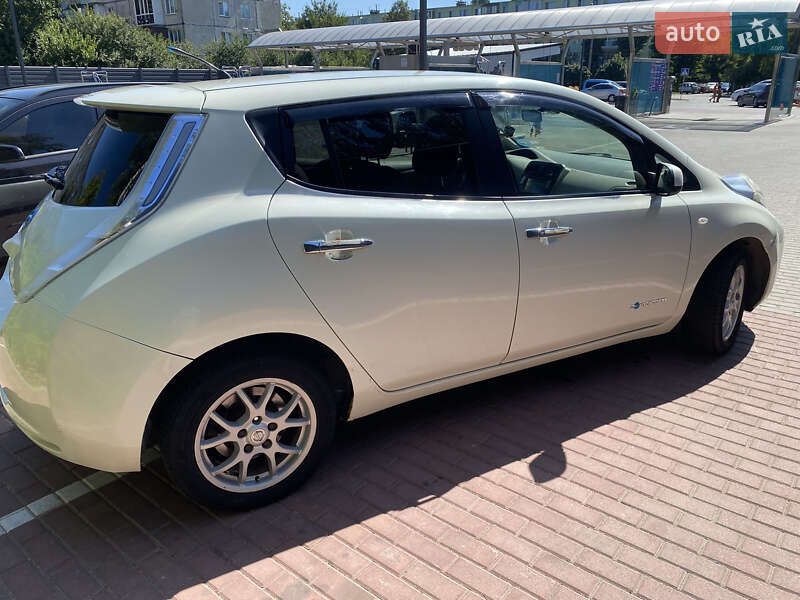 Хетчбек Nissan Leaf 2011 в Черкасах