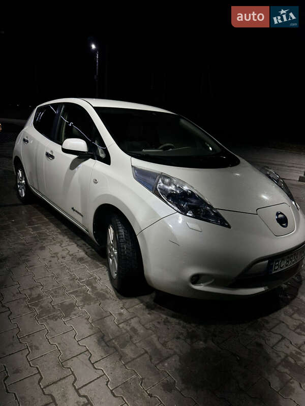 Хэтчбек Nissan Leaf 2011 в Львове