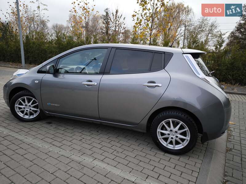 Хэтчбек Nissan Leaf 2016 в Львове