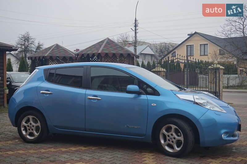 Хэтчбек Nissan Leaf 2011 в Самборе