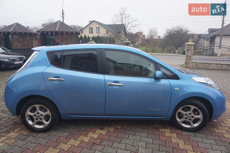 Хэтчбек Nissan Leaf 2011 в Самборе