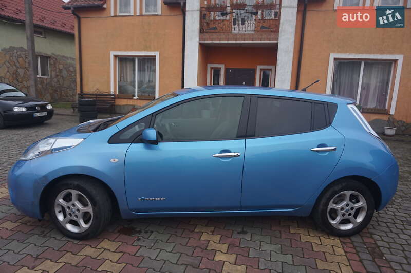 Хэтчбек Nissan Leaf 2011 в Самборе