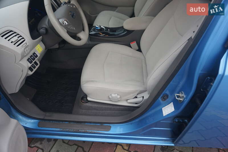 Хэтчбек Nissan Leaf 2011 в Самборе