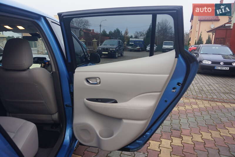 Хэтчбек Nissan Leaf 2011 в Самборе