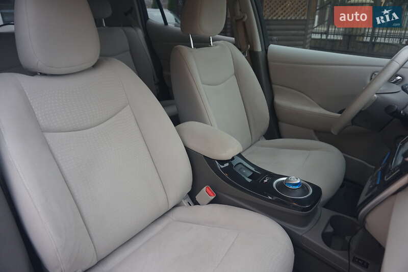 Хэтчбек Nissan Leaf 2011 в Самборе