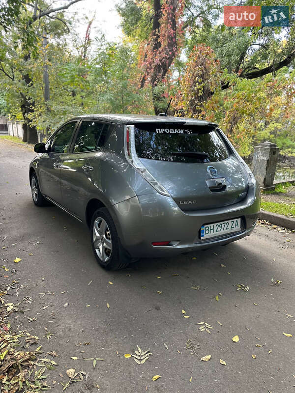 Хэтчбек Nissan Leaf 2015 в Одессе