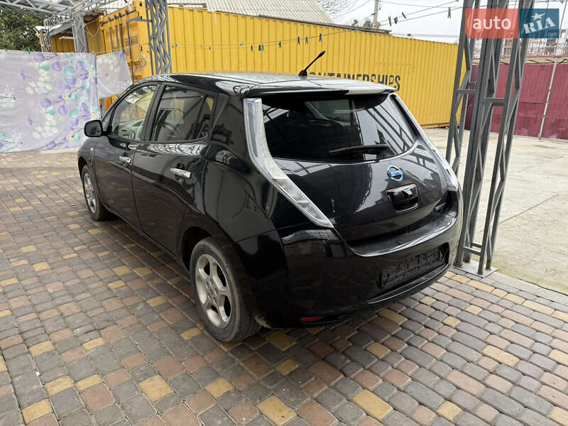 Хэтчбек Nissan Leaf 2012 в Умани