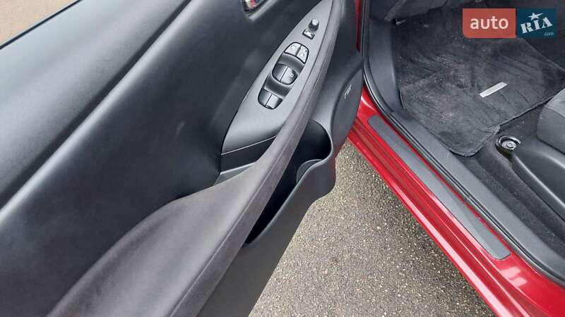 Хэтчбек Nissan Leaf 2016 в Фастове