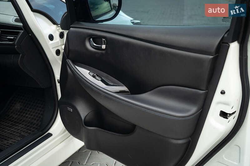 Хэтчбек Nissan Leaf 2018 в Черновцах