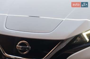 Хэтчбек Nissan Leaf 2019 в Ужгороде