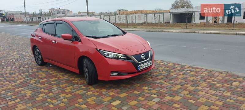 Хэтчбек Nissan Leaf 2021 в Черноморске