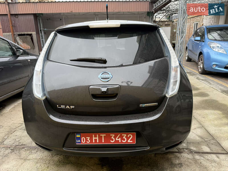 Хетчбек Nissan Leaf 2014 в Умані