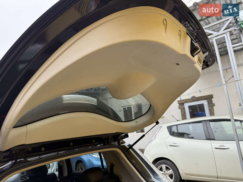 Хетчбек Nissan Leaf 2014 в Умані