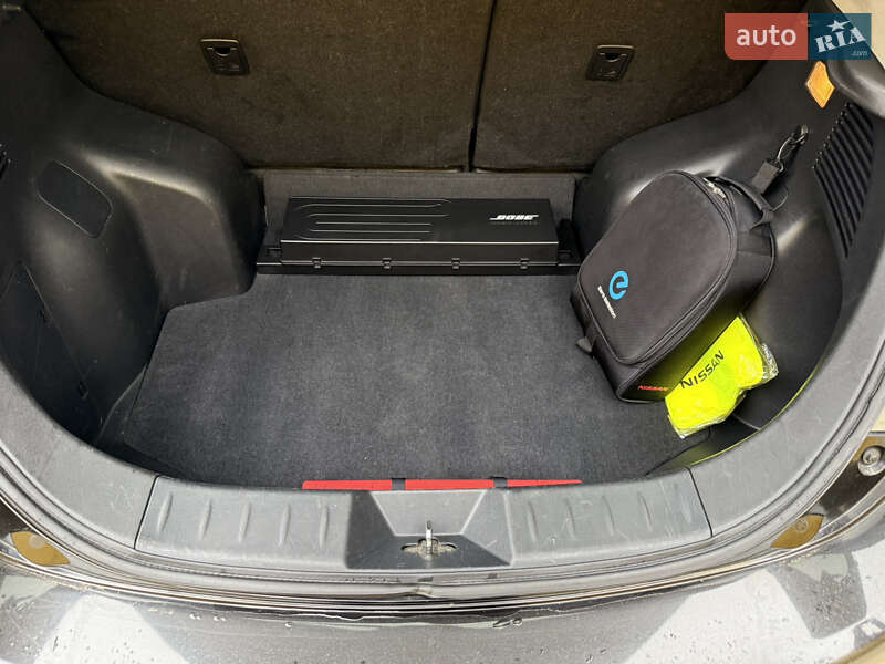 Хетчбек Nissan Leaf 2014 в Умані