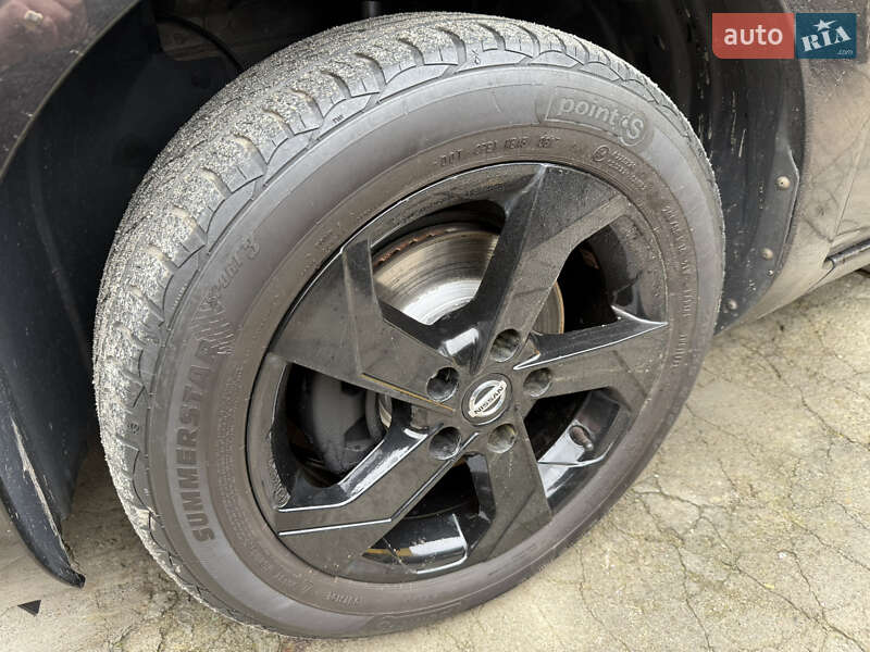 Хетчбек Nissan Leaf 2014 в Умані