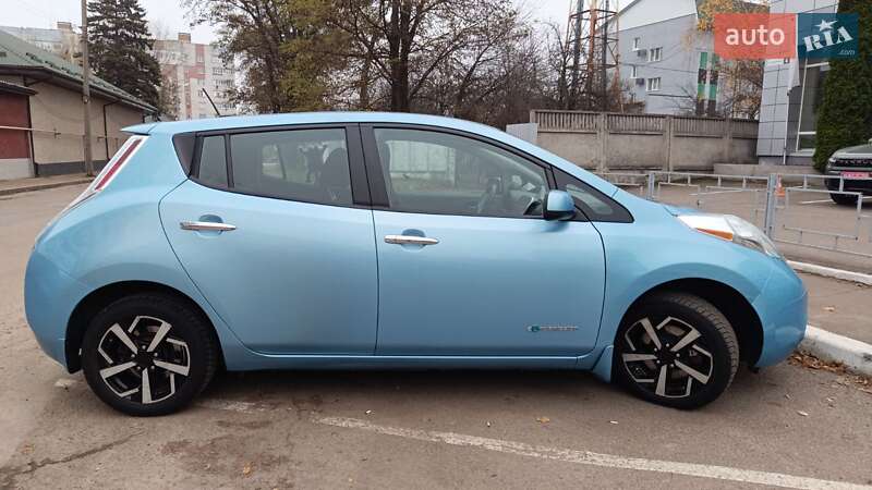 Хэтчбек Nissan Leaf 2014 в Чернигове