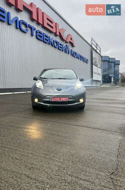Хетчбек Nissan Leaf 2013 в Чернівцях