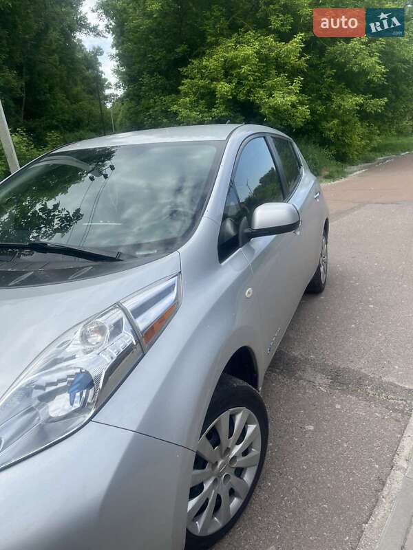 Хэтчбек Nissan Leaf 2014 в Чернигове