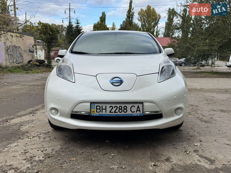 Хэтчбек Nissan Leaf 2013 в Одессе