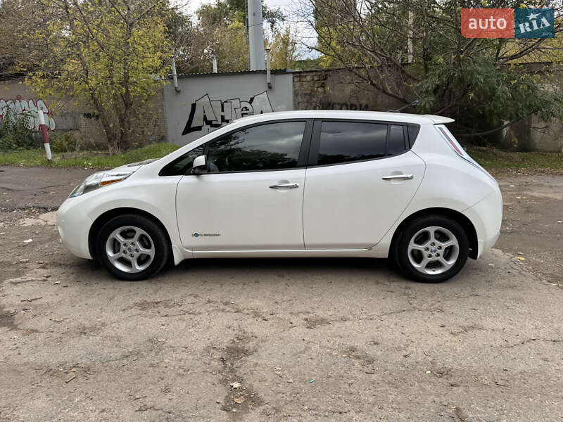 Хэтчбек Nissan Leaf 2013 в Одессе