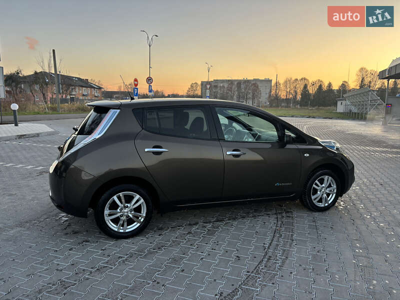 Хетчбек Nissan Leaf 2016 в Володимирі