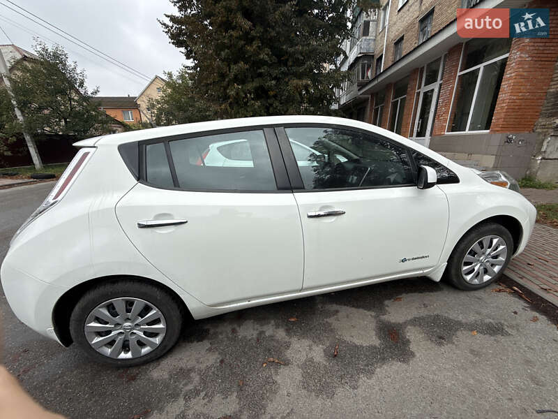 Хэтчбек Nissan Leaf 2016 в Киеве