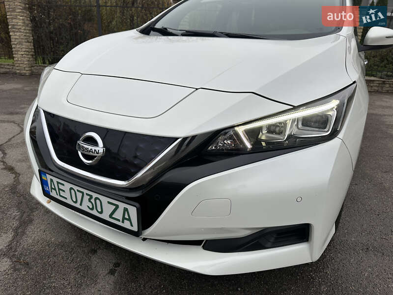 Хетчбек Nissan Leaf 2018 в Дніпрі