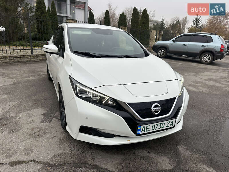 Хетчбек Nissan Leaf 2018 в Дніпрі
