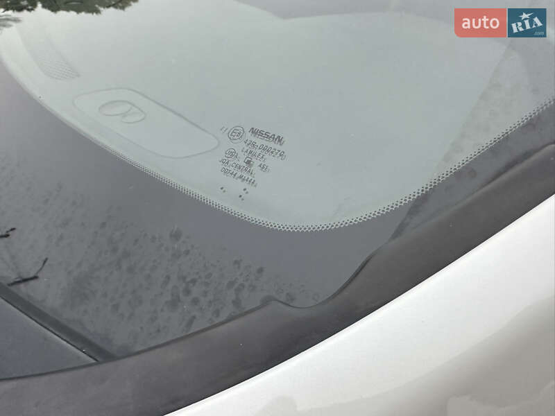 Хетчбек Nissan Leaf 2018 в Дніпрі