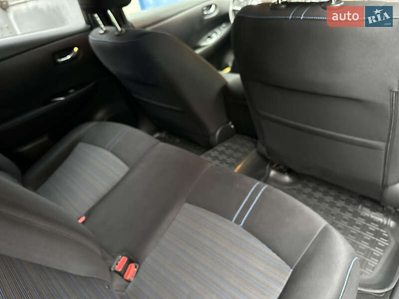 Хетчбек Nissan Leaf 2018 в Дніпрі