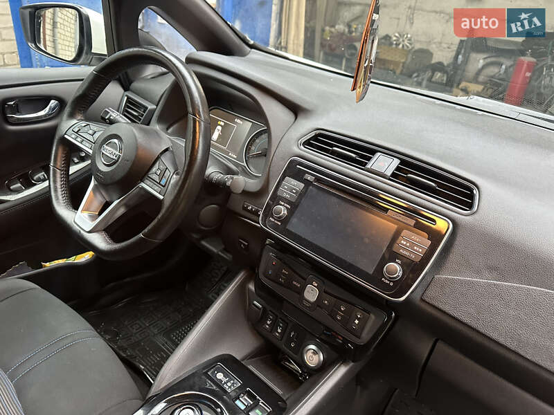 Хетчбек Nissan Leaf 2018 в Дніпрі