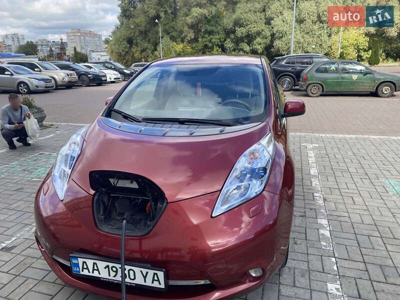 Хетчбек Nissan Leaf 2012 в Сумах
