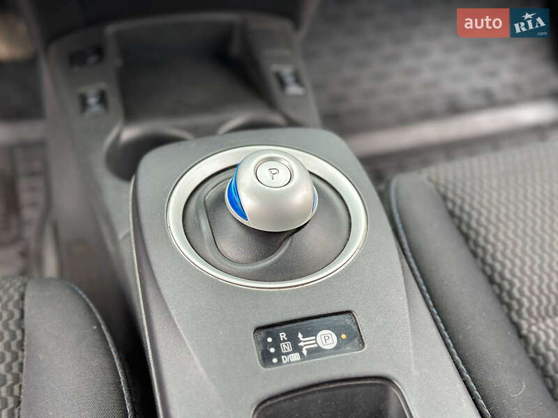 Хэтчбек Nissan Leaf 2014 в Днепре