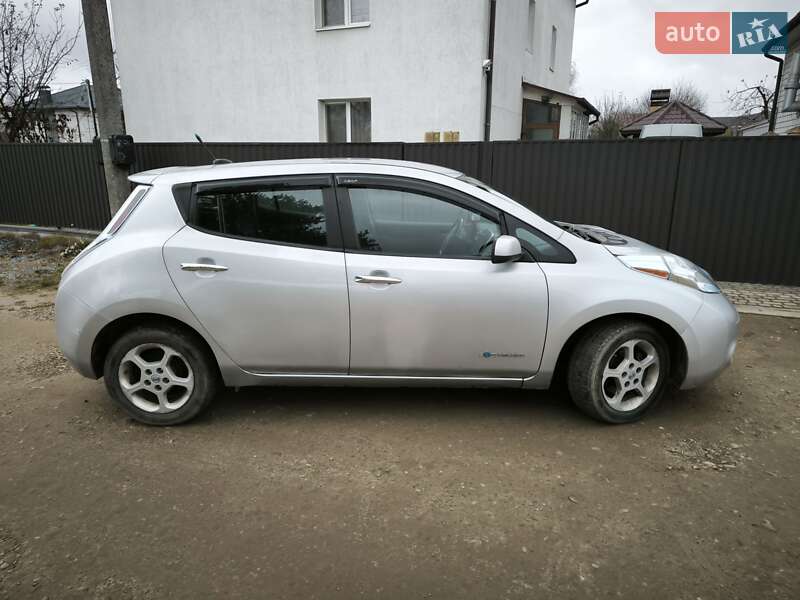 Хэтчбек Nissan Leaf 2013 в Львове