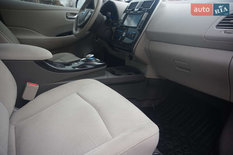 Хэтчбек Nissan Leaf 2012 в Самборе