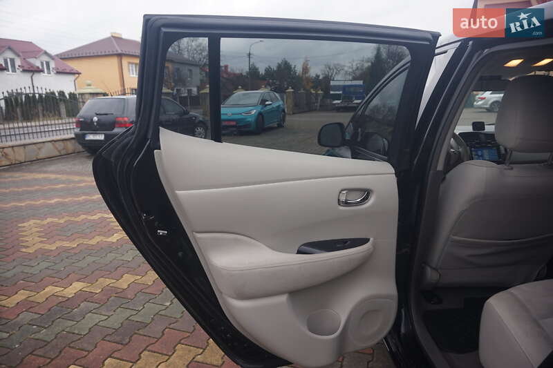 Хэтчбек Nissan Leaf 2012 в Самборе