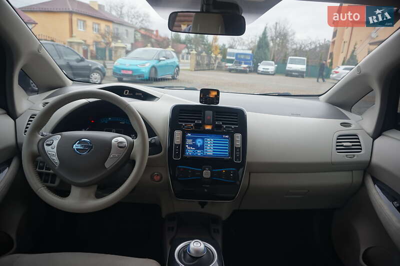 Хэтчбек Nissan Leaf 2012 в Самборе