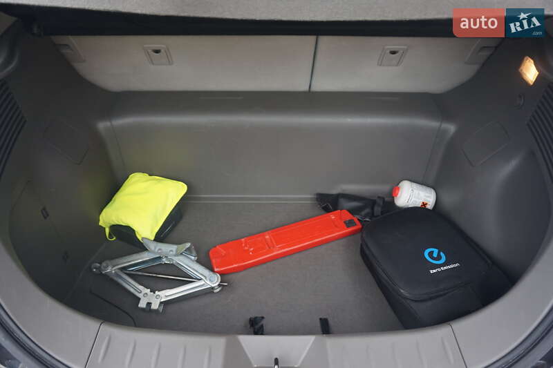 Хэтчбек Nissan Leaf 2012 в Самборе