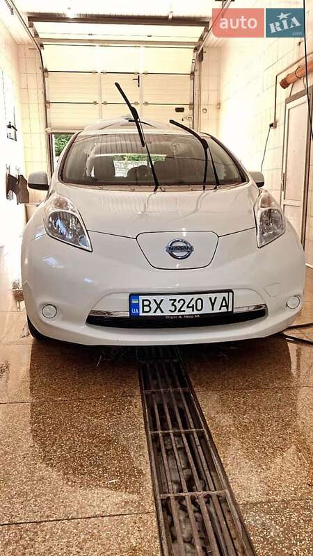 Хэтчбек Nissan Leaf 2015 в Каменец-Подольском