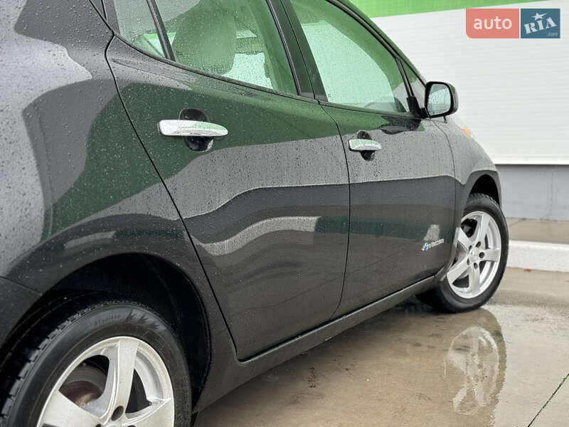 Хетчбек Nissan Leaf 2013 в Олександрії