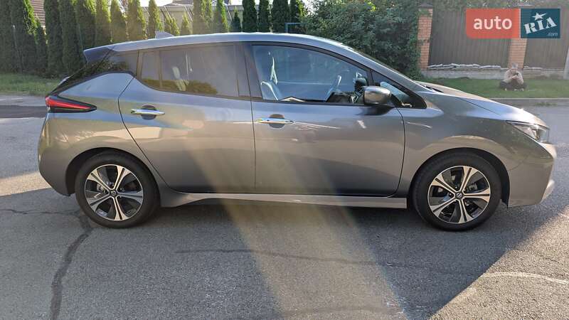 Хэтчбек Nissan Leaf 2021 в Киеве