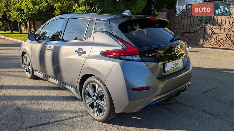 Хэтчбек Nissan Leaf 2021 в Киеве