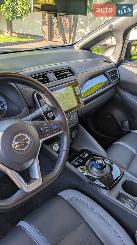 Хэтчбек Nissan Leaf 2021 в Киеве